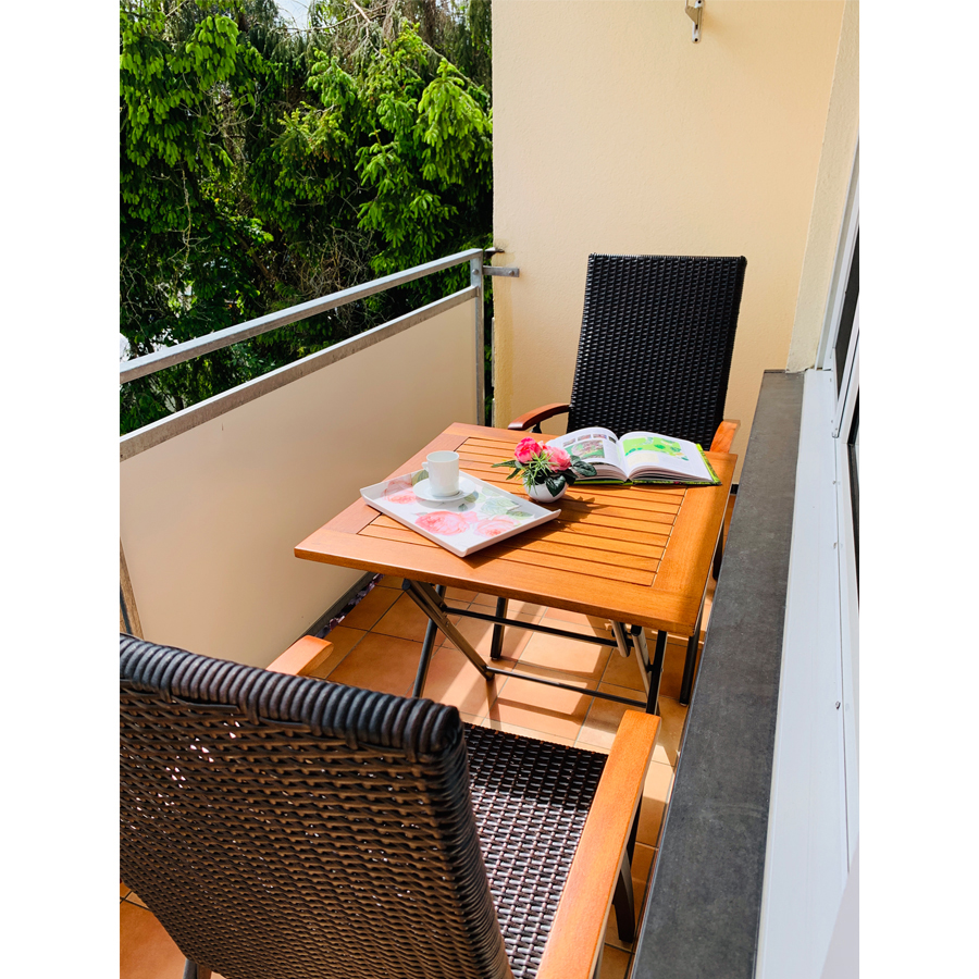 Balkon für gemütliche Zweisamkeit im Hochparterre der Ferienwohnung "Zeit des Reisens" in Konstanz am Bodensee